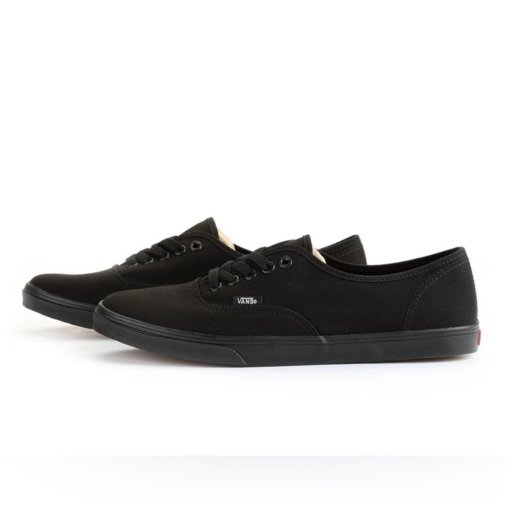 Vans Authentic Lowpro | Black on Black Canvas | Women’s 9.5/Men’s 8